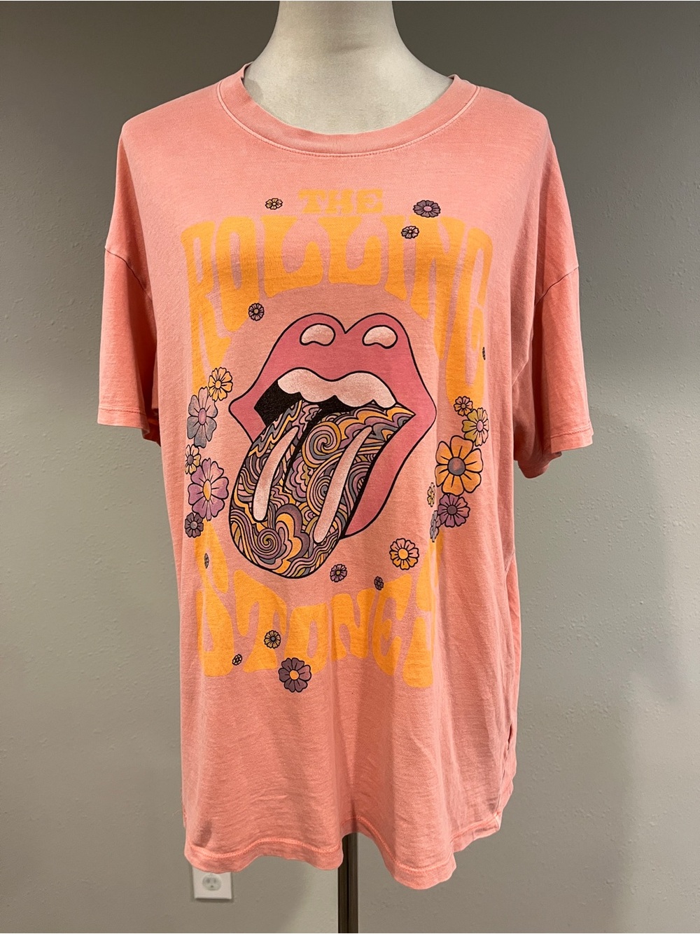 “ THE ROLLING STONES”Pink Graphic Tee with Psychedelic Tongue Design‎